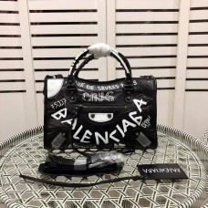 B@lenciaga Graffiti Classic City Handbag (30cm)