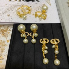 CD PEARL EARRINGS/BROOCH